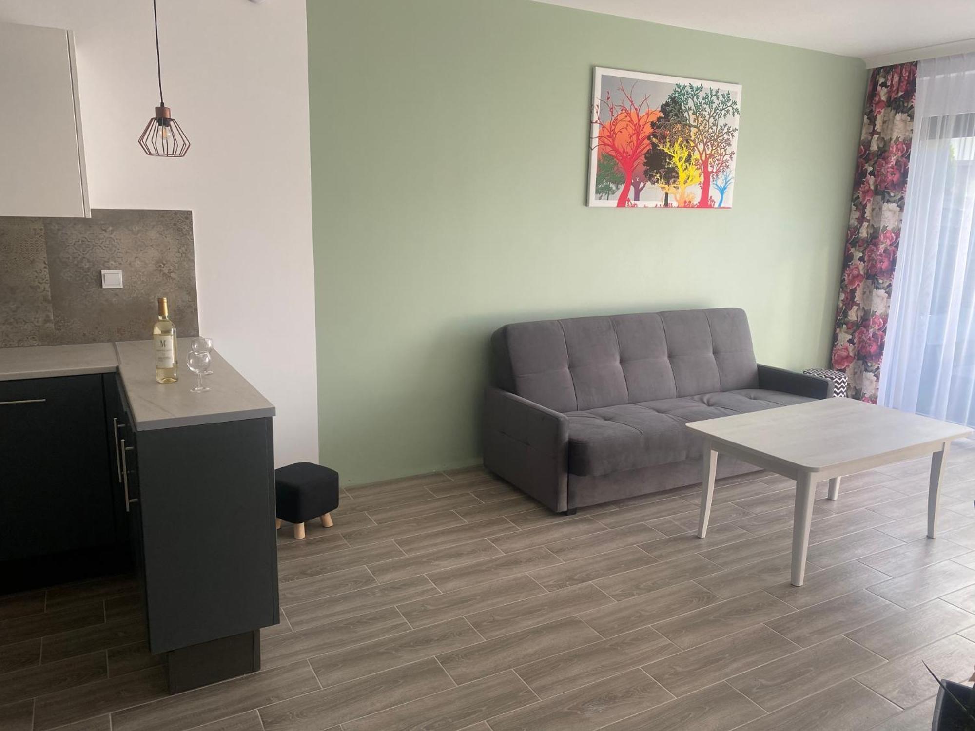 1 Tyskie Apartamenty Z Ogrodkiem Tychy Kültér fotó