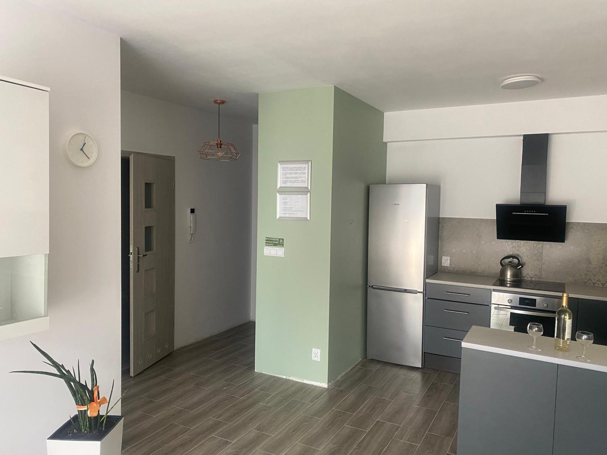 1 Tyskie Apartamenty Z Ogrodkiem Tychy Kültér fotó