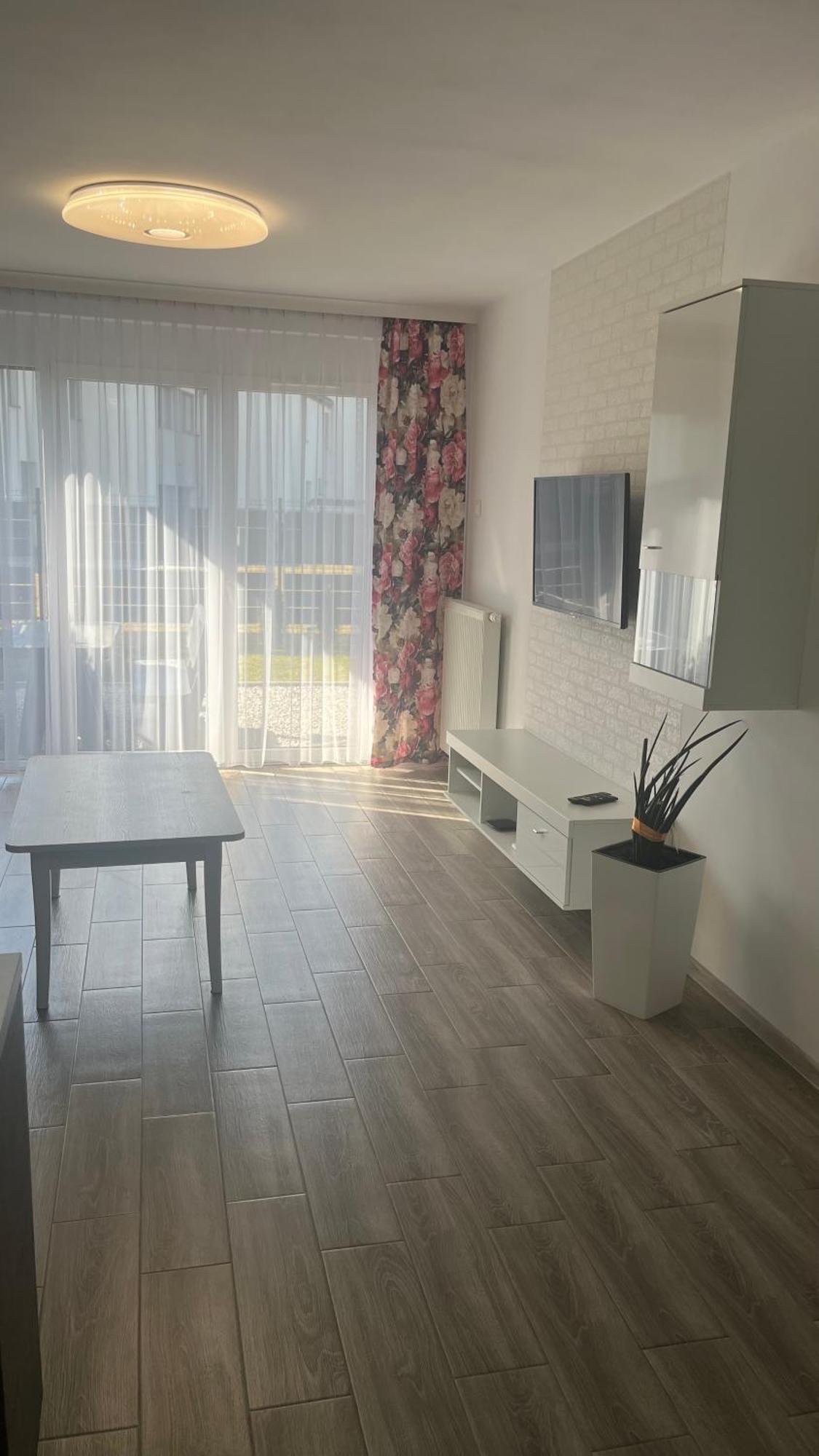 1 Tyskie Apartamenty Z Ogrodkiem Tychy Kültér fotó